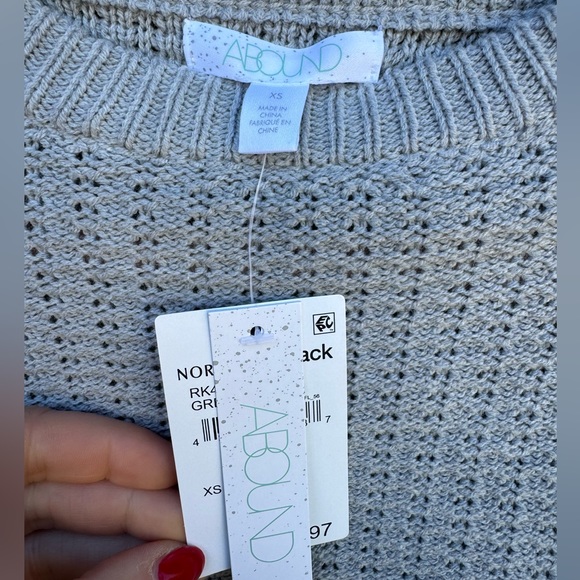 NWT Abound Grey Heather crop sweater - Picture 4 of 5
